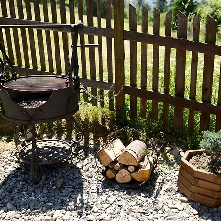 Cyrwony Chalet