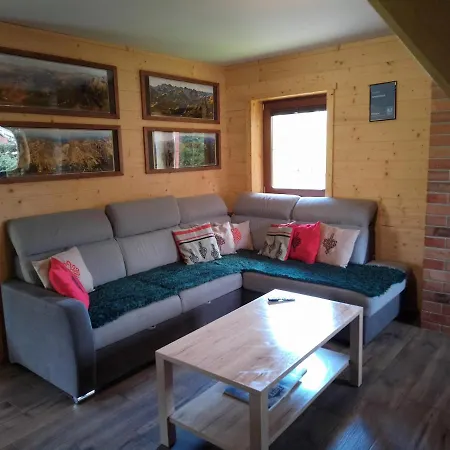 Cyrwony Chalet *
